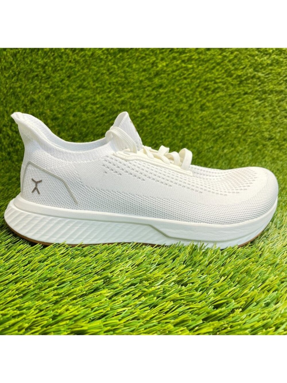 Flux Adapt Runner White Gum Womens Size 8.5 Mens Size 7 Running Athletic Shoes